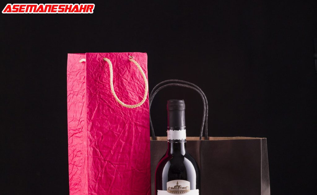ساک دستی هدیه شیک ترکیب قرمز و مشکی مناسب بطری.