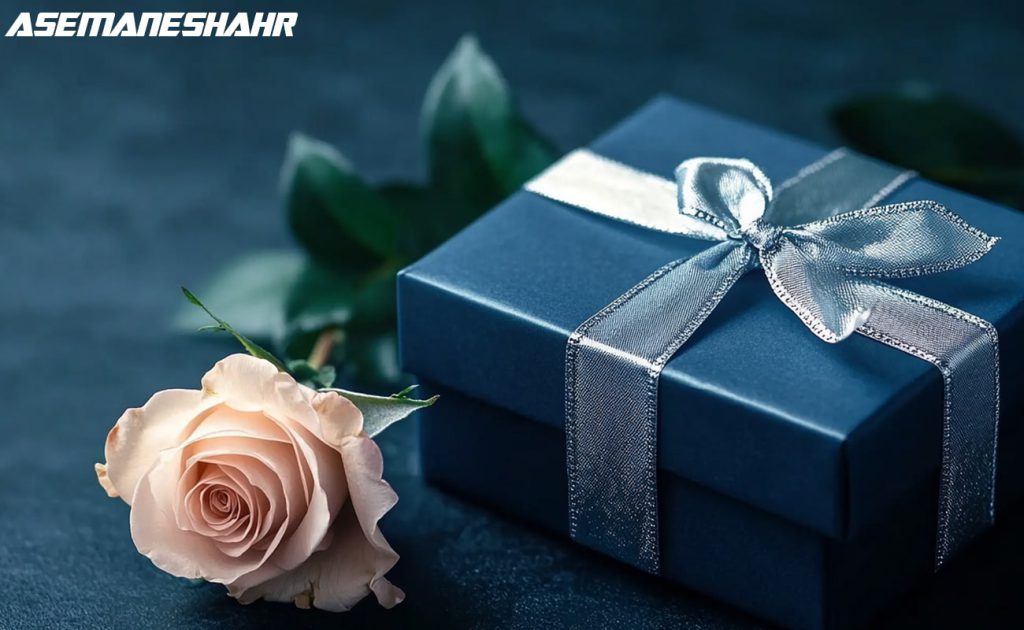 جعبه هدیه آبی براق همراه گل رز صورتی روی زمینه تیره.
