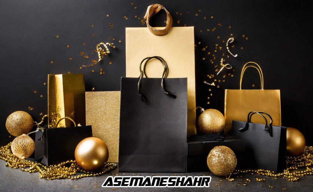 مجموعه ای شیک از ساک های کادویی مشکی و طلایی با طراحی مدرن، تزئین شده با توپ‌های طلایی، ستاره‌ها و جزئیات براق روی پس‌ زمینه مشکی.