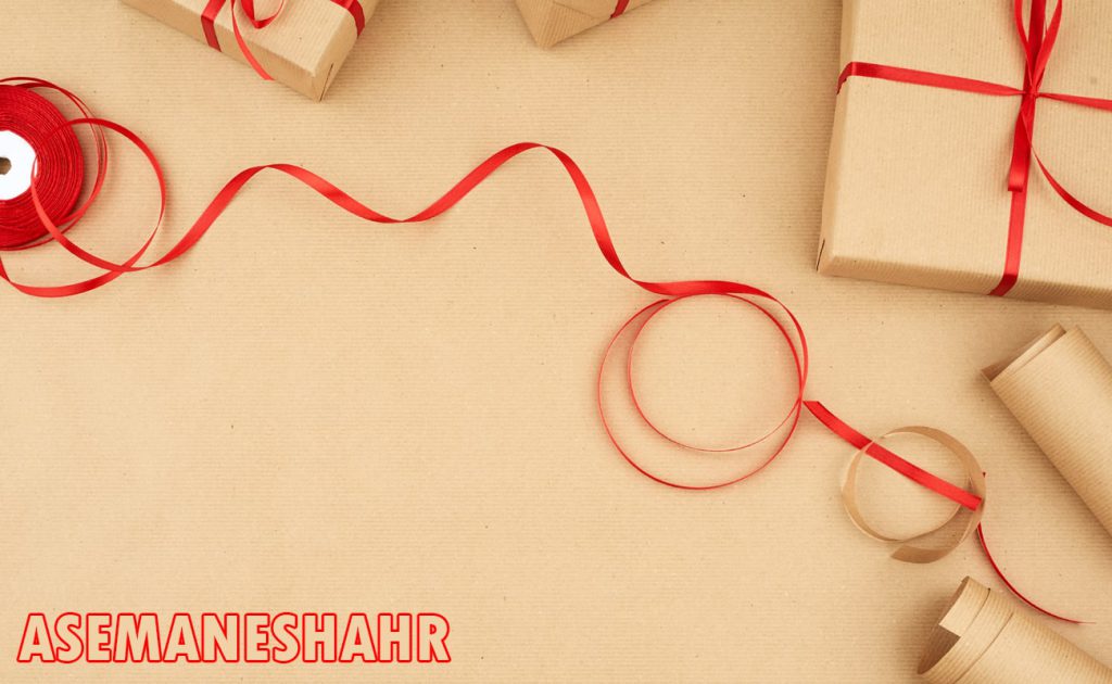 کاغذ کادو گلاسه عاشقانه کد 119 با طراحی قلب‌های قرمز و خطوط مورب سفید و قرمز در سبک مینیمال و زیبا، گزینه‌ای ایده‌آل برای هدیه‌ های عاشقانه.