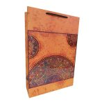 ساک دستی نارنجی با طرح هندسی و نقوش سنتی چشمنواز.