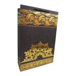 ساک دستی کاغذی با طرح مشکی و طلایی با نقش ونگار سنتی لوکس.